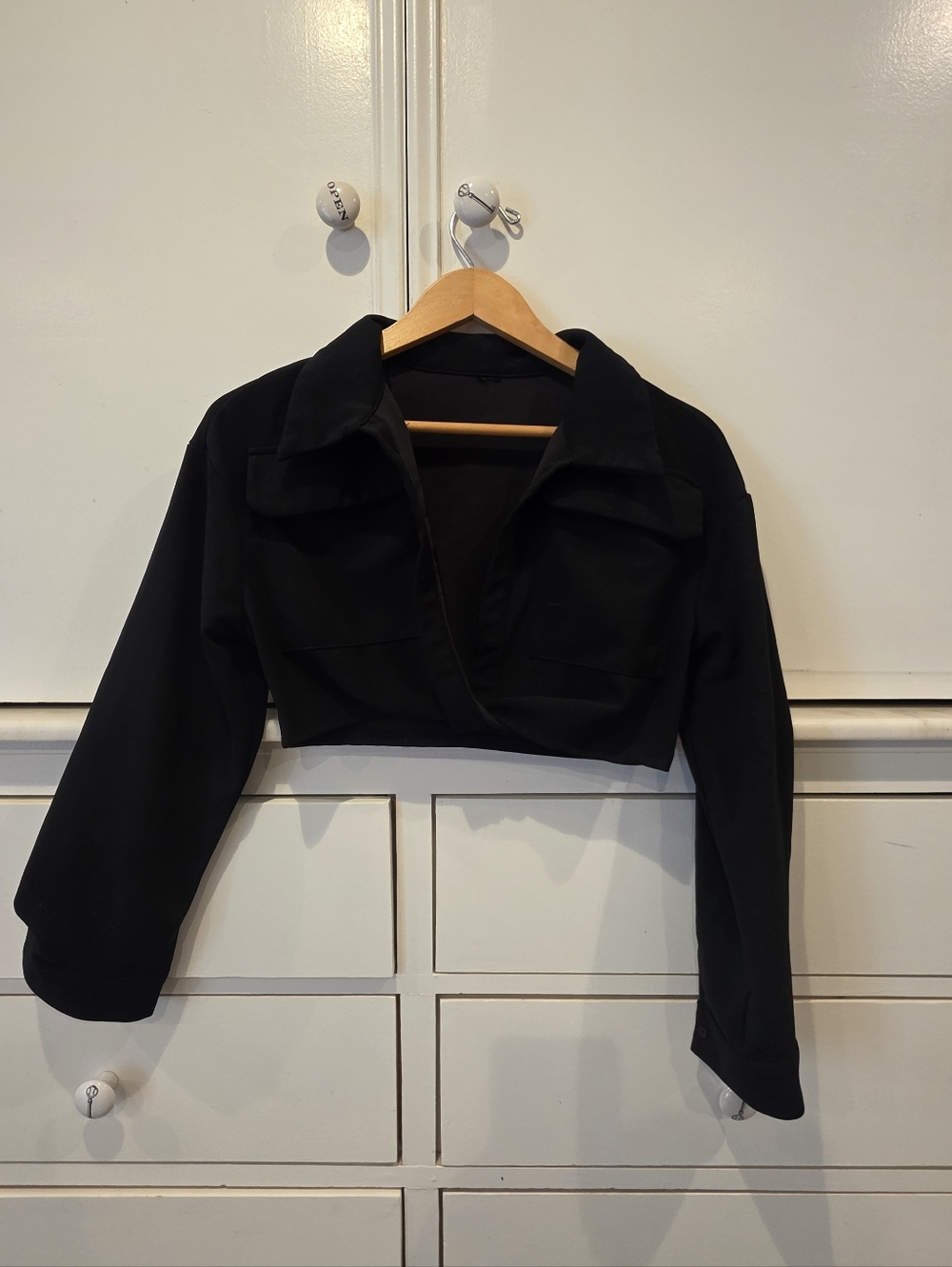 Cropped Black Front Twist Long Sleeve Top